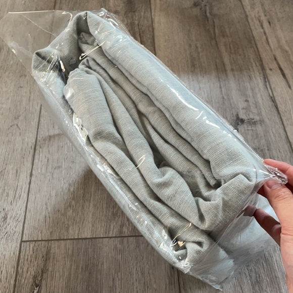 Pottery Barn Emery curtain blackout - Picture 6 of 8